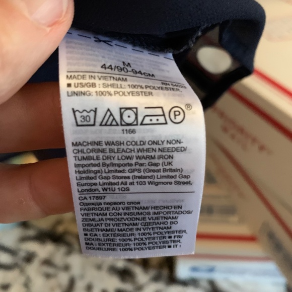 Banana republic cuffed sleeve sheer with lining polka blouse. Worn once - Picture 4 of 4